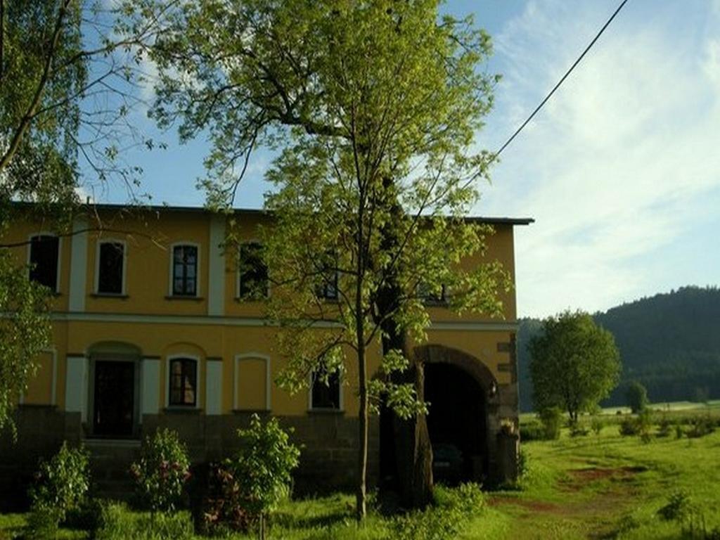U Dvou Lipek Pod Broumovskymi Stenami Esterno foto